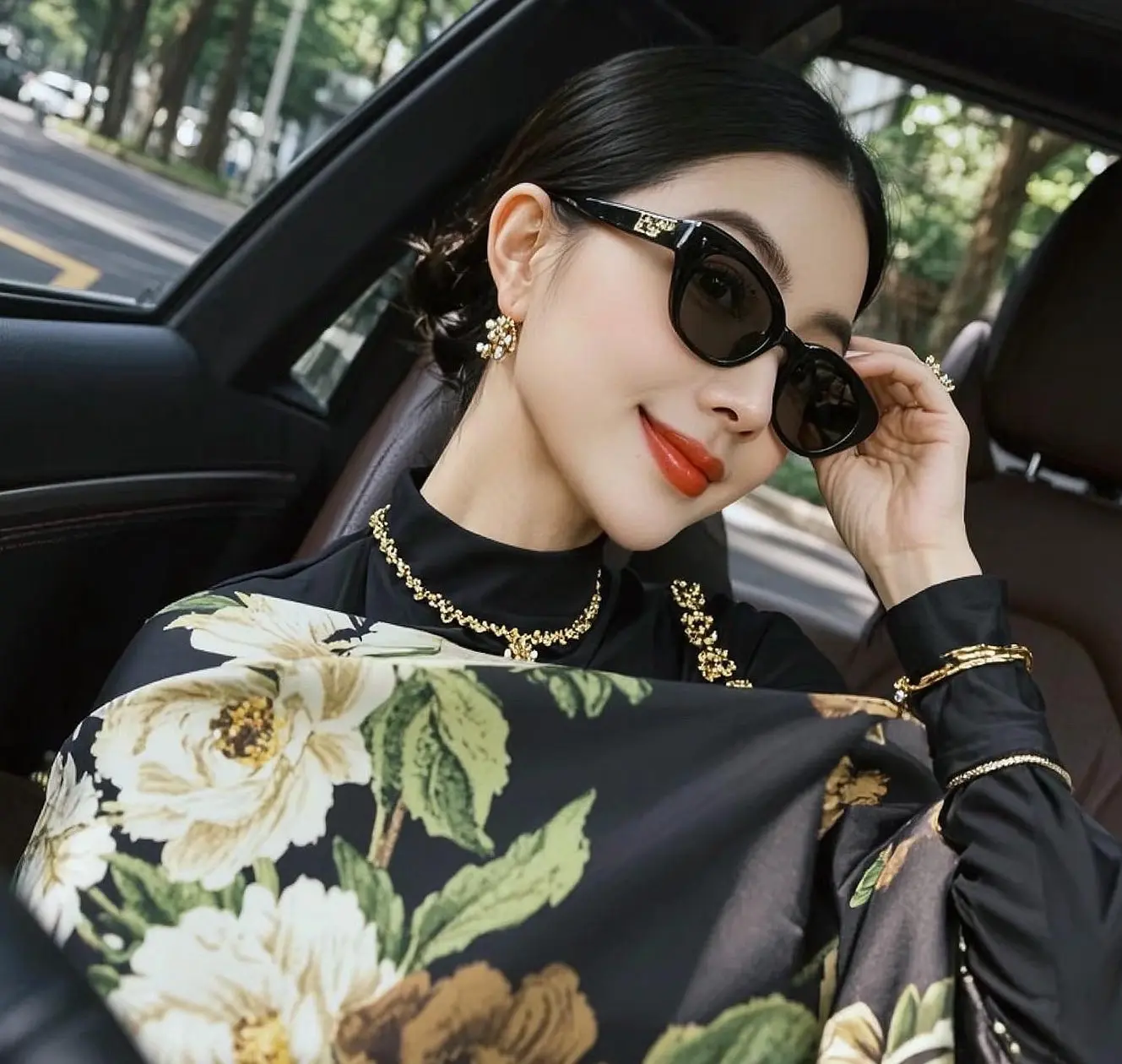 时光悄然流淌，而我与自己温柔相对。