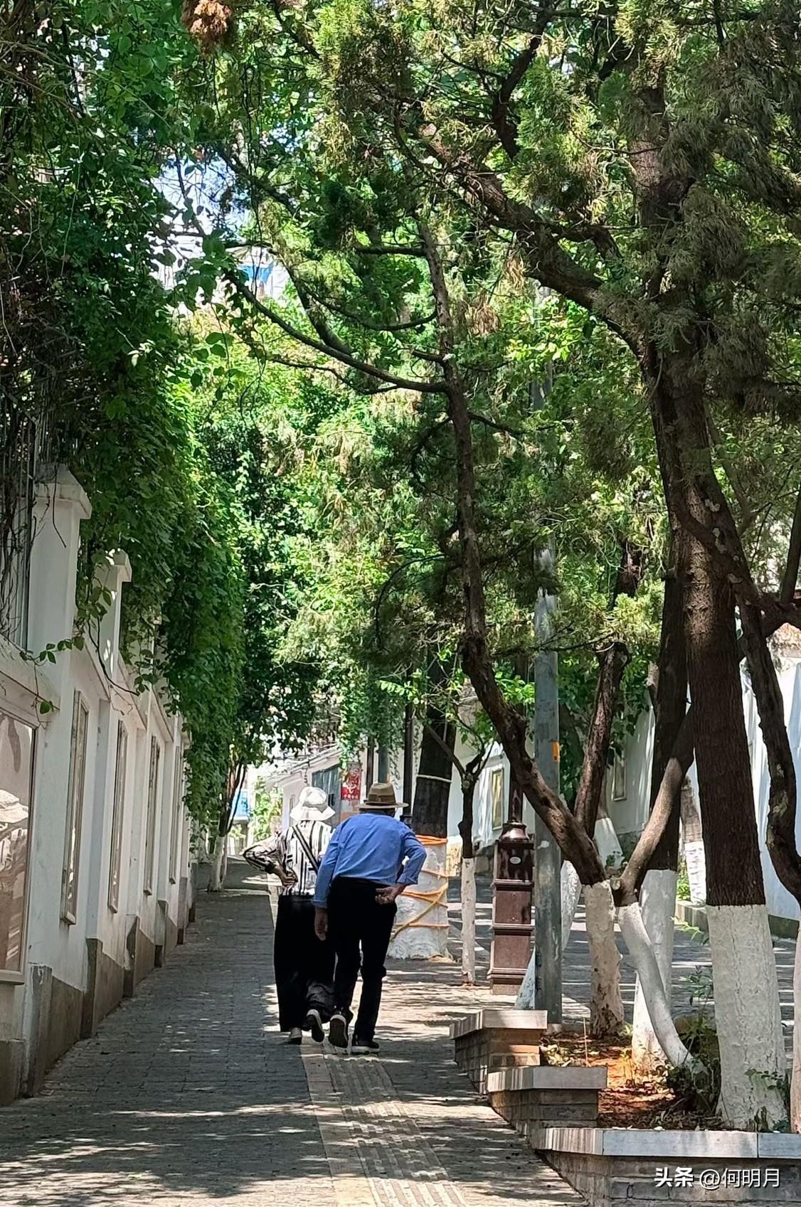 如果你是老婆，你会怎么做？
一个男人，连100块钱都拿不出来，但是他却要求老婆去