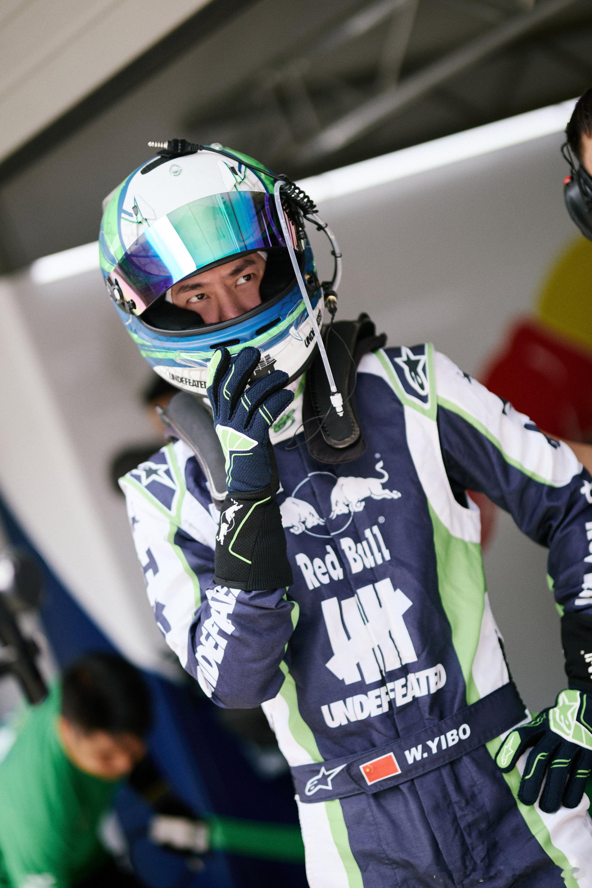 王一博[超话]｜85RACINGwyb王一博 85 RACING｜一组备赛🧩引