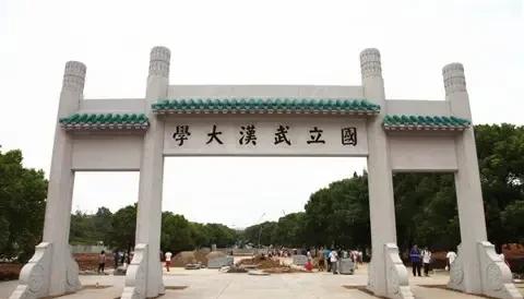 判决书上白纸黑字：骚扰不成立

她却保研成功，还把胜利截图发朋友圈

《离婚法》