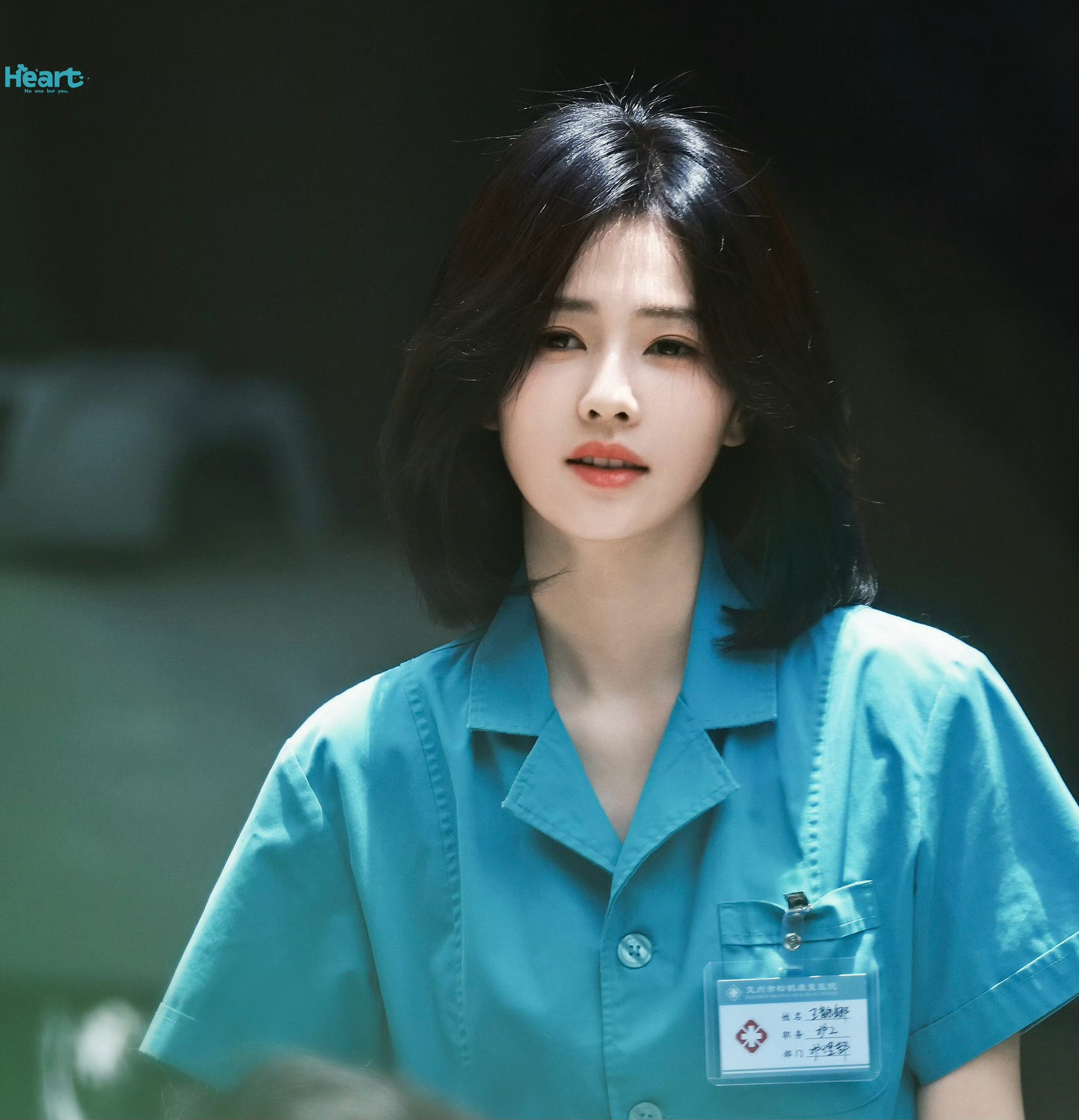 开机才几天 白鹿路透就完美诠释了王韵娜从青涩到无助 到冷咧再到复仇一整个感觉 