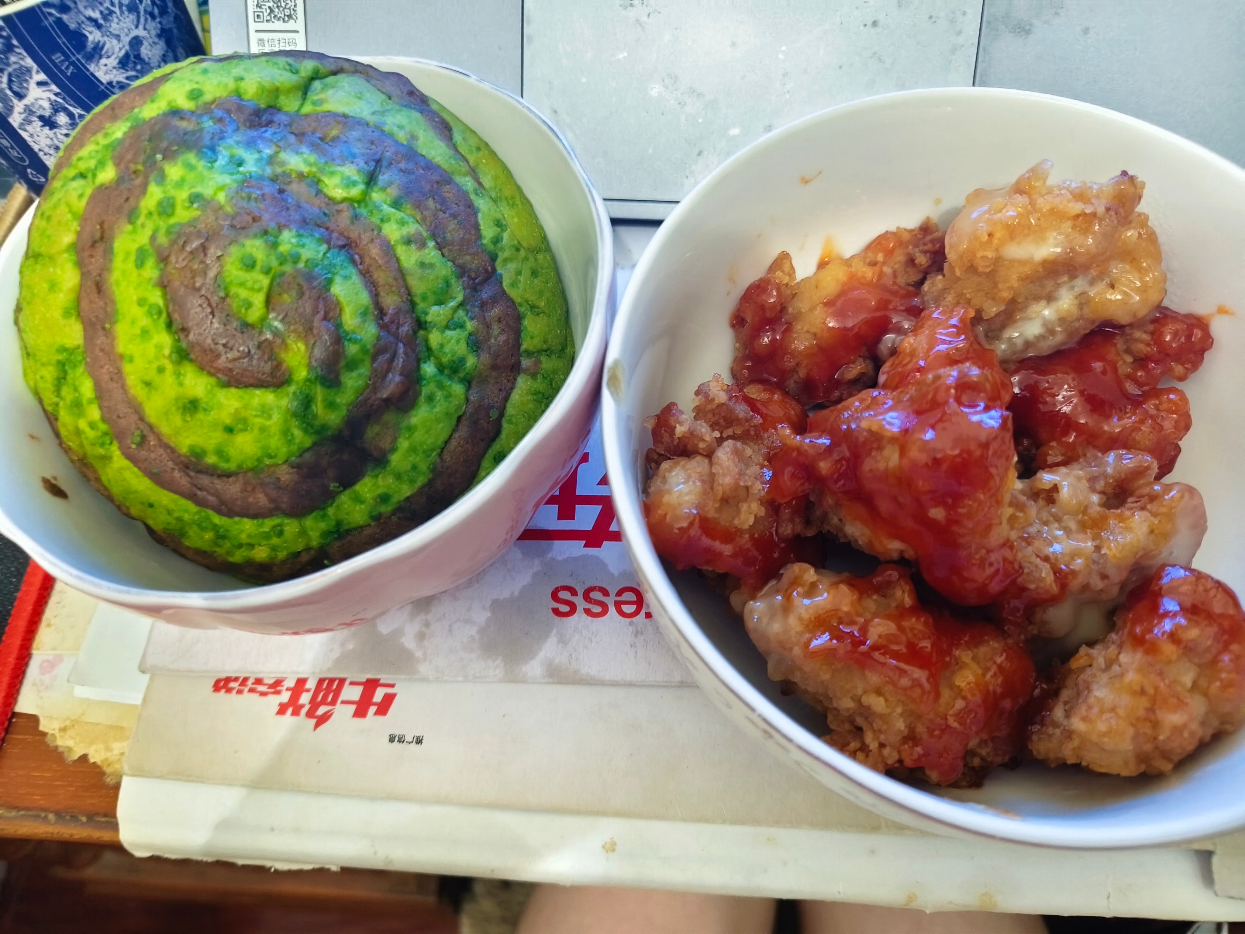 炸鸡吃吃吃，绿茶面包吃吃吃，还有一个伯牙绝弦 