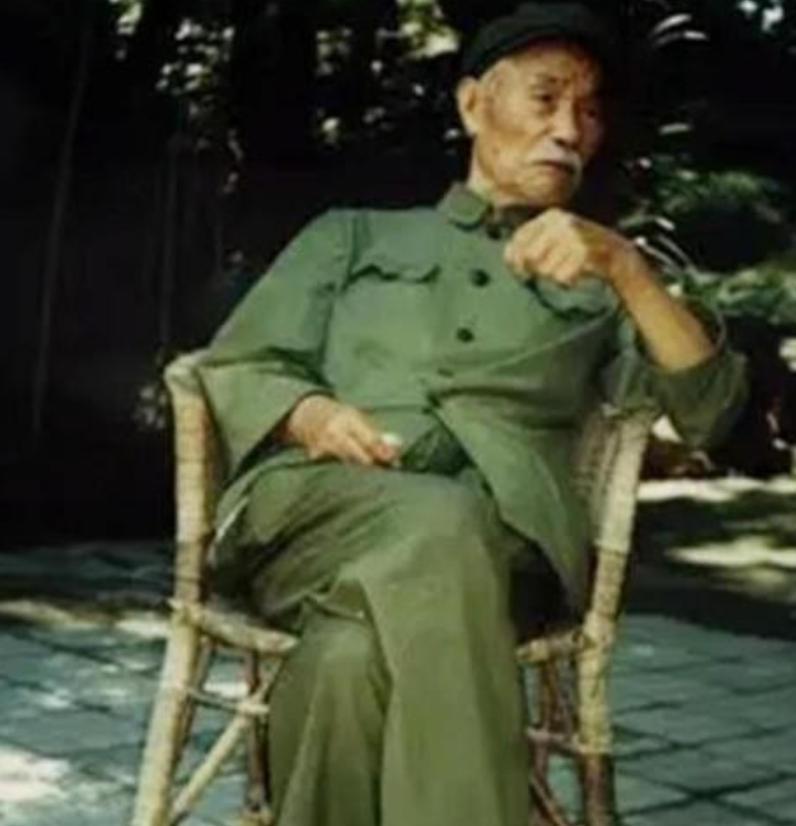 1978年，原华北军区副参谋长孙毅中将外出理发，理完发后感觉还太长，让理发师再给