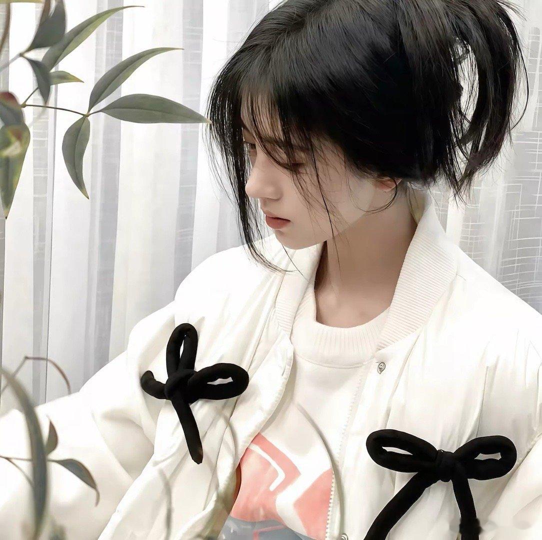 鞠婧祎  jjy鞠婧祎来战 jjy鞠婧祎来战 "𝑇ℎ𝑒 𝑓𝑙𝑜𝑤𝑒