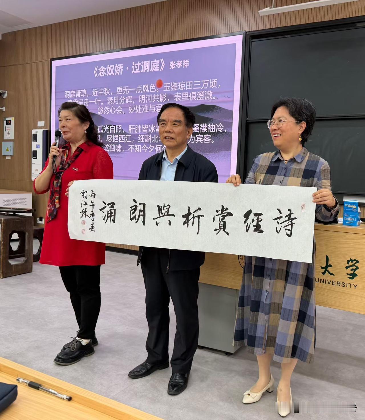 4月25日上午，“经典回响·郑在诵读”朗诵艺术文化交流活动在郑州大学圆满举办。此