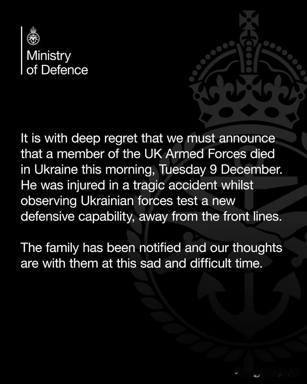 英国国防部发布声明称，12月9日，一名英国军人在乌克兰境内远离前线的地方观察乌军