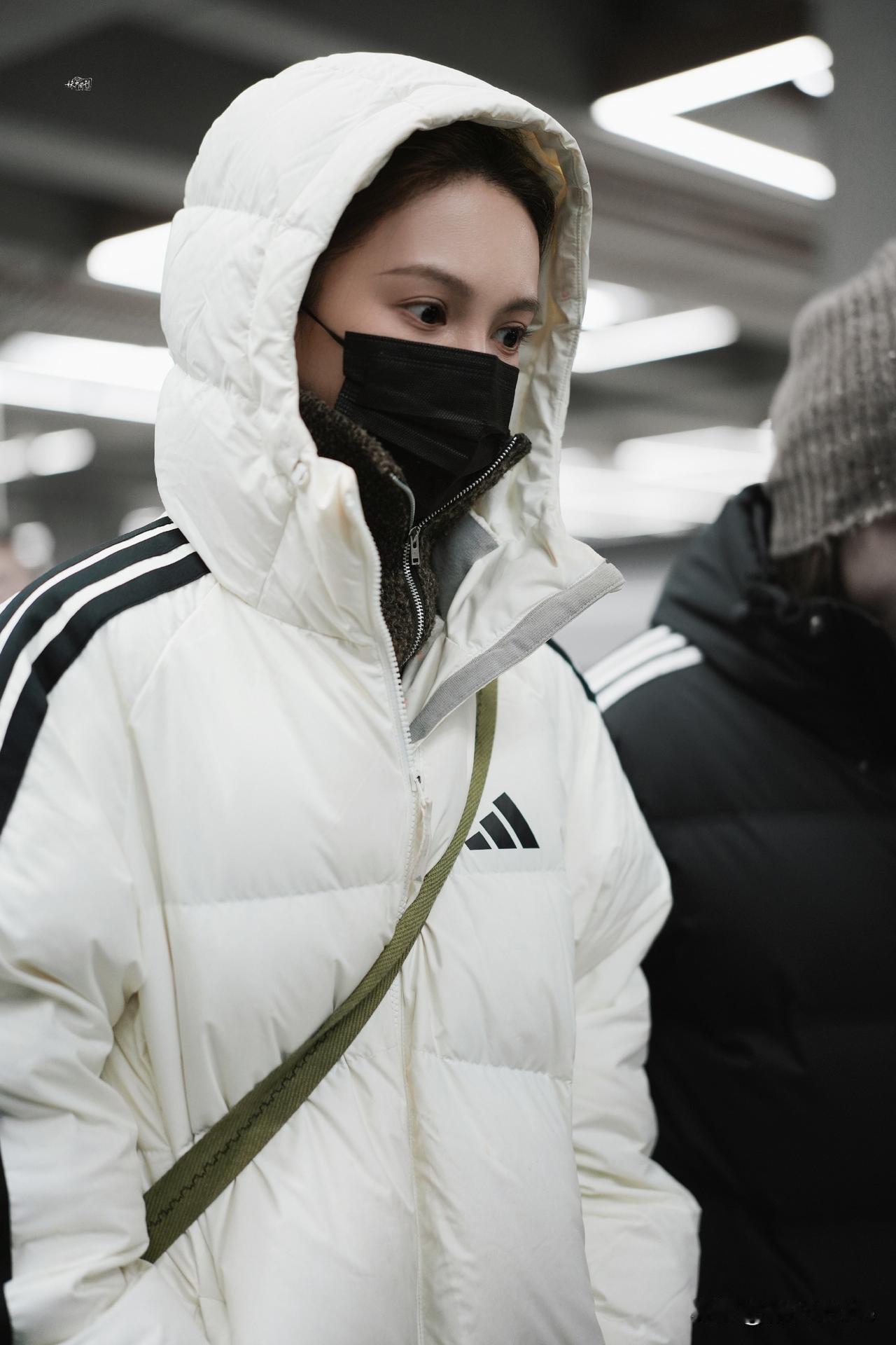 2月1日，金晨2月无任何公开行程，助理顶包一事看似解决，但对她的事业仍有影响！