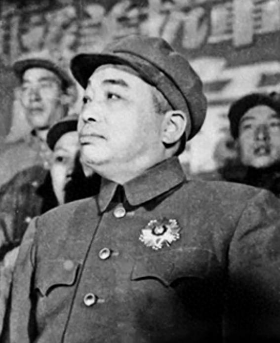 1961年彭德怀回到家乡视察，当地有人称呼他“彭老总”，他却风趣回应叫“彭老头”