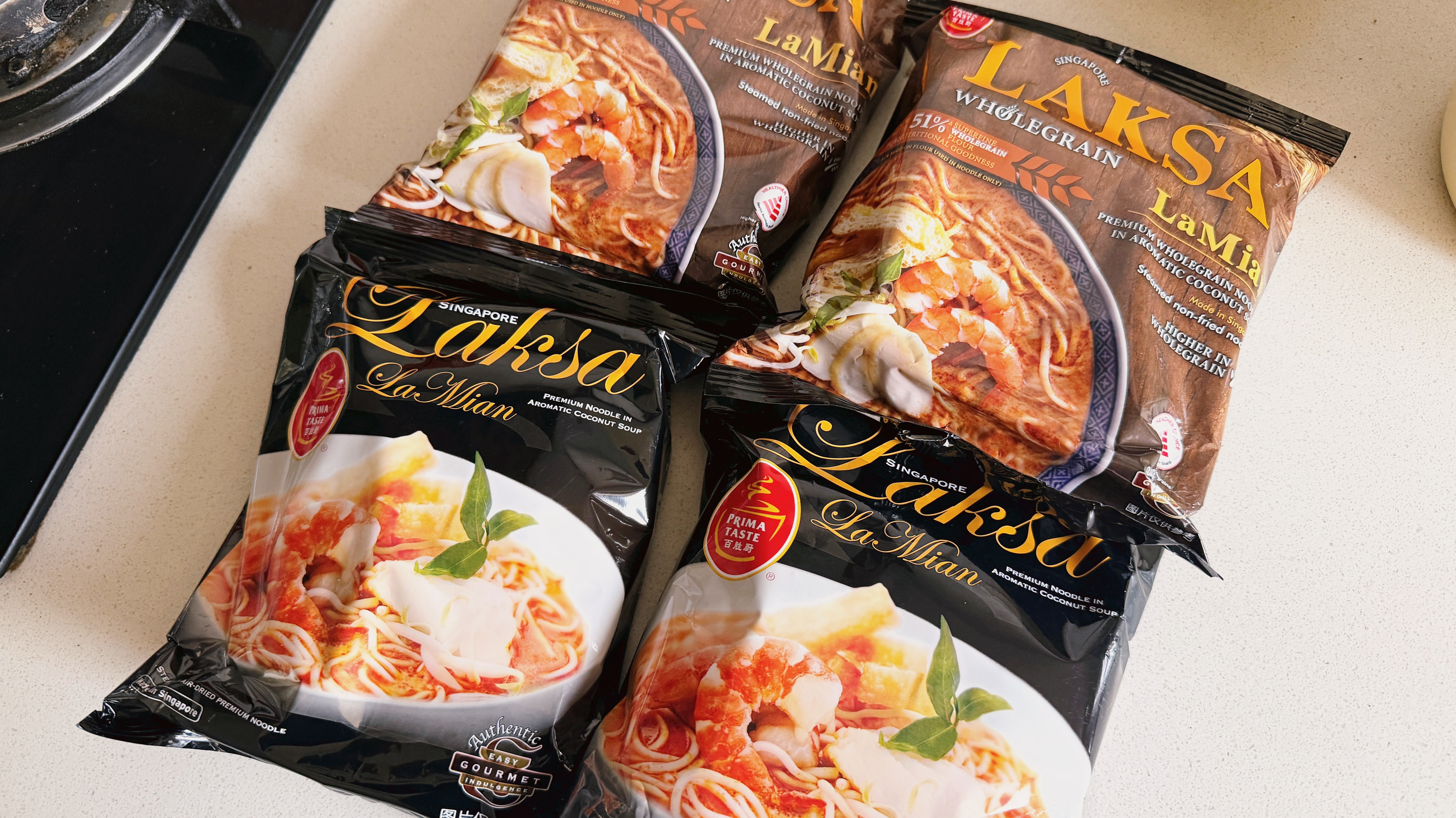 这就是我说那个叻沙面，汤还是非常好的汤，面有点粗粮的口感，我不是特喜欢，但不妨碍