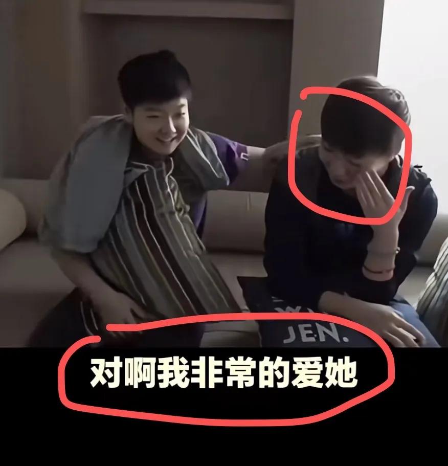 “莎莎太累，我来。”

一句话，全网泪崩。

王曼昱把话筒拉到自己面前，替刚打完