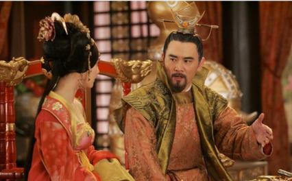 公元757年，年过古稀的太上皇李隆基在六百名侍卫的护送下回到了长安，新帝李亨带了