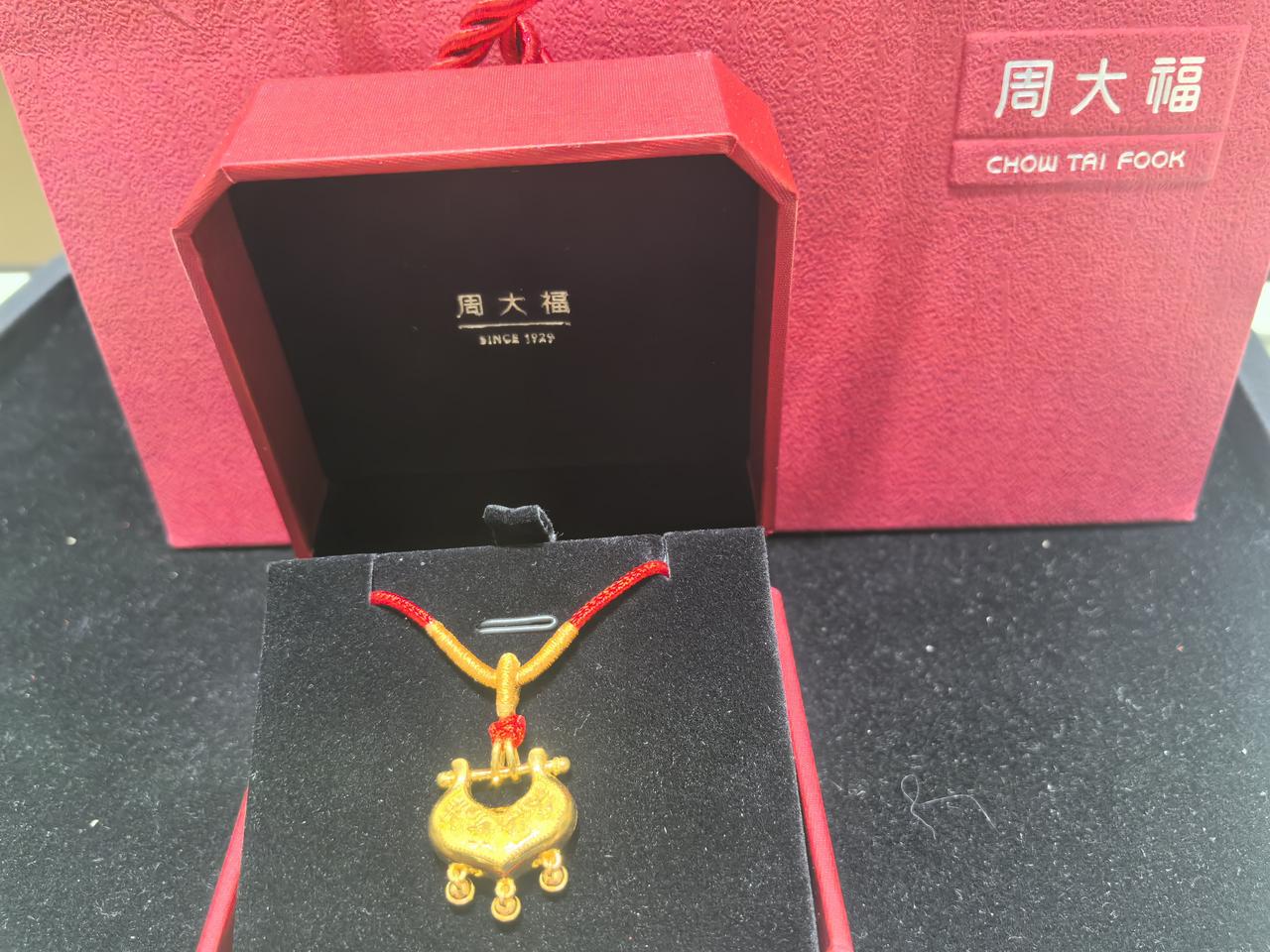 自昨晚广州突降暴雨后，今日中午，广州再落一阵急雨，而后一整天都阴雨连绵，氤氲的水