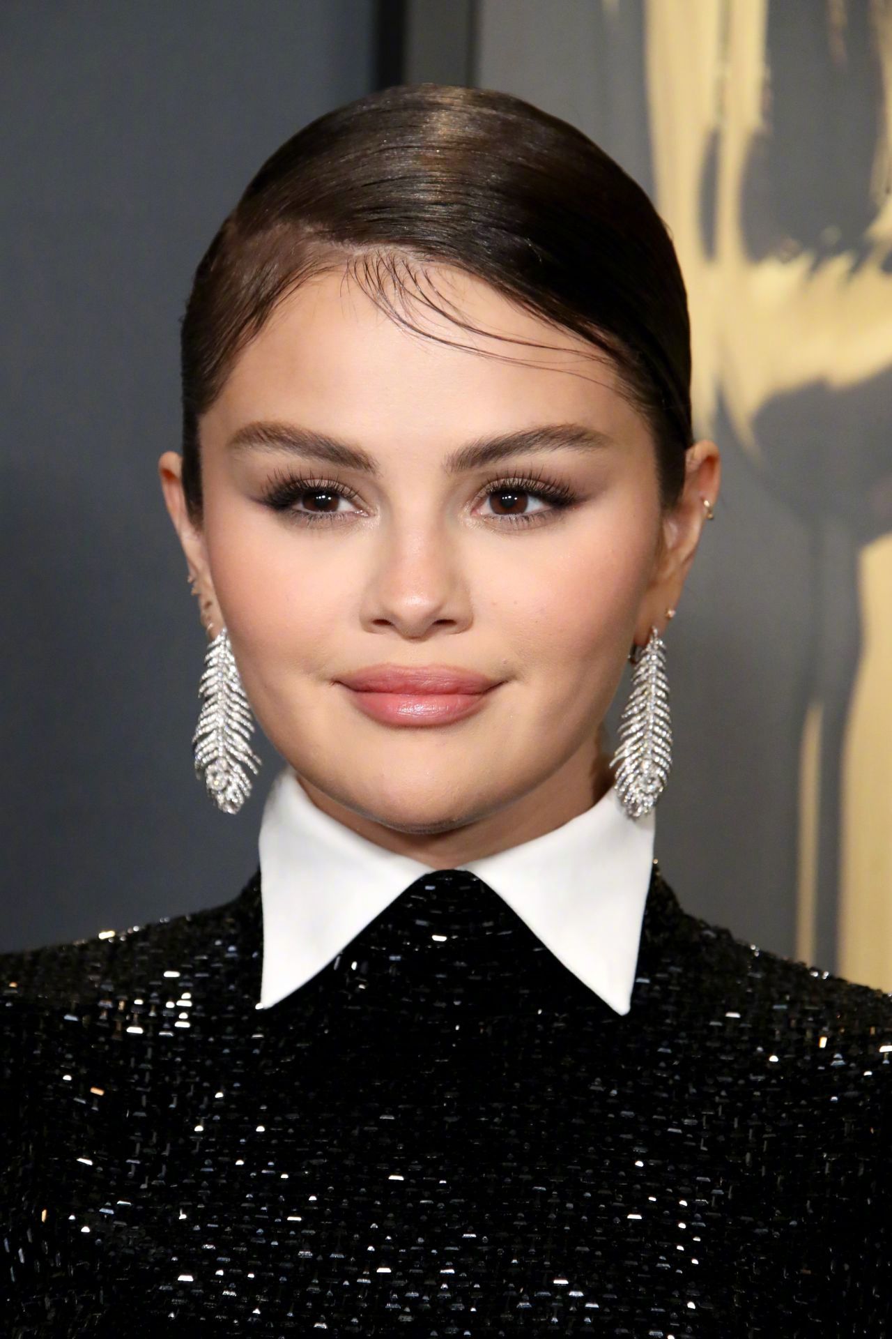 亮相第15届奥斯卡理事会奖的赛琳娜·戈麦斯 (Selena Gomez) ，身穿