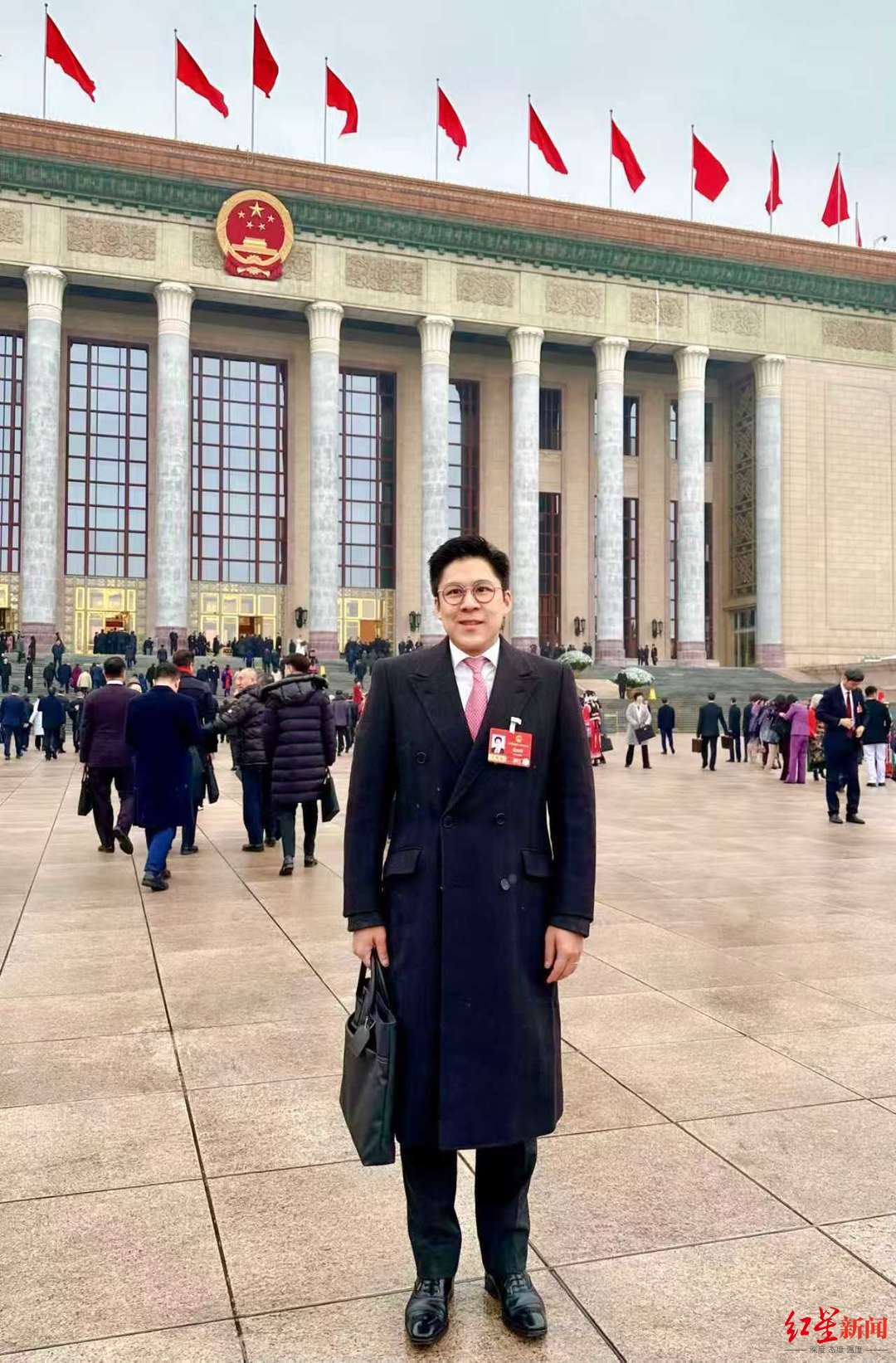 #希望在中小学推广冰雪课程#【全国人大代表霍启刚：希望在中小学推广冰雪课程，每学