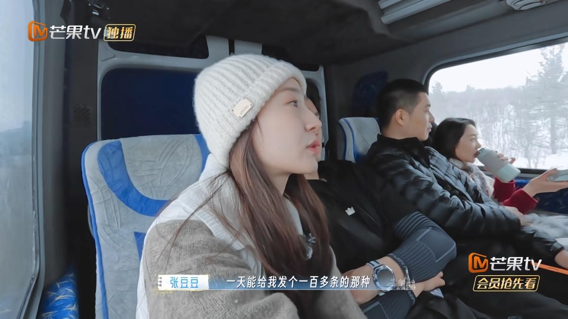 太黏人了
孙杨说:“我真的除了在水里在睡觉，不给豆豆发消息以外，别的时间我都会告