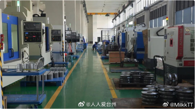 丽水青田智造无人机圈粉外国友人 青田凯步威 UH-600 无人机成功首飞，载重 