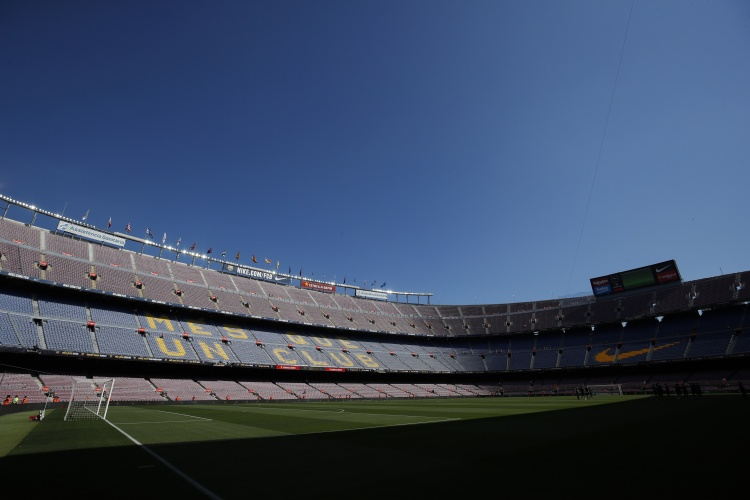 阿斯：巴萨对阵阿拉维斯比赛，欧足联会派检查员检查诺坎普设施西媒《阿斯报》报道，巴