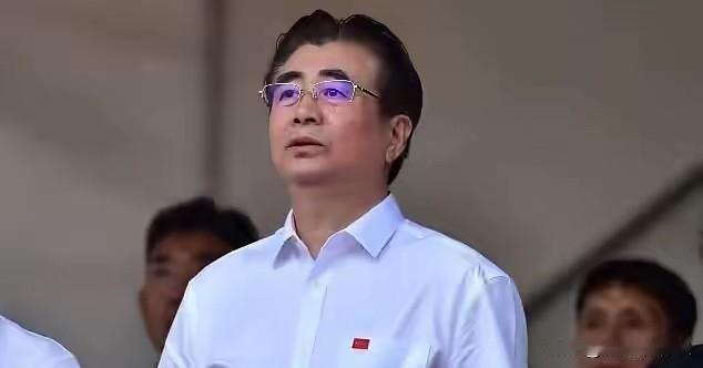 11岁足球小将收到足协主席亲笔信，然后签约巴萨。 
这事儿听着像童话。 
但真正