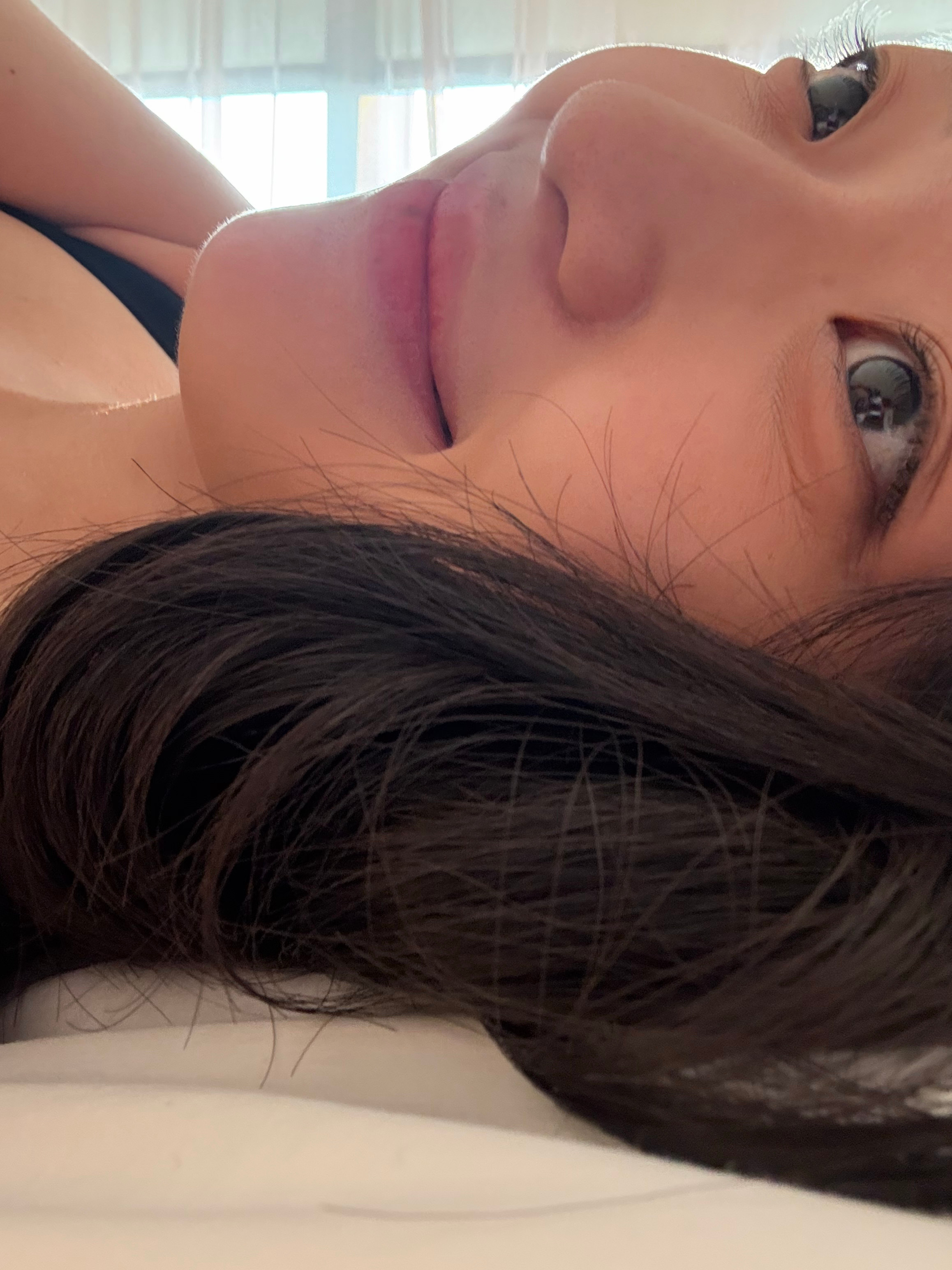 孙千晒早春晴朗定妆照孙千晒尚之桃剧本Live花絮氛围感满满，定妆照尽显松弛感，晒
