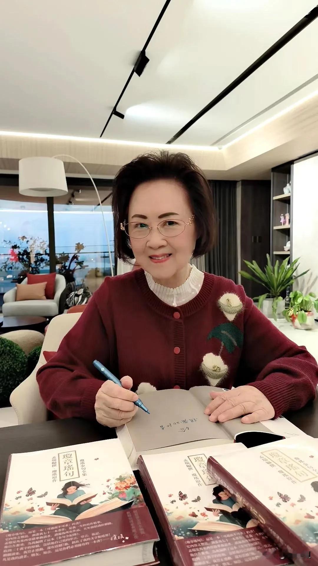 琼瑶留遗书自杀离去！遗书内容如下：
各位亲爱的朋友知音们:
不要哭，不要伤心，不