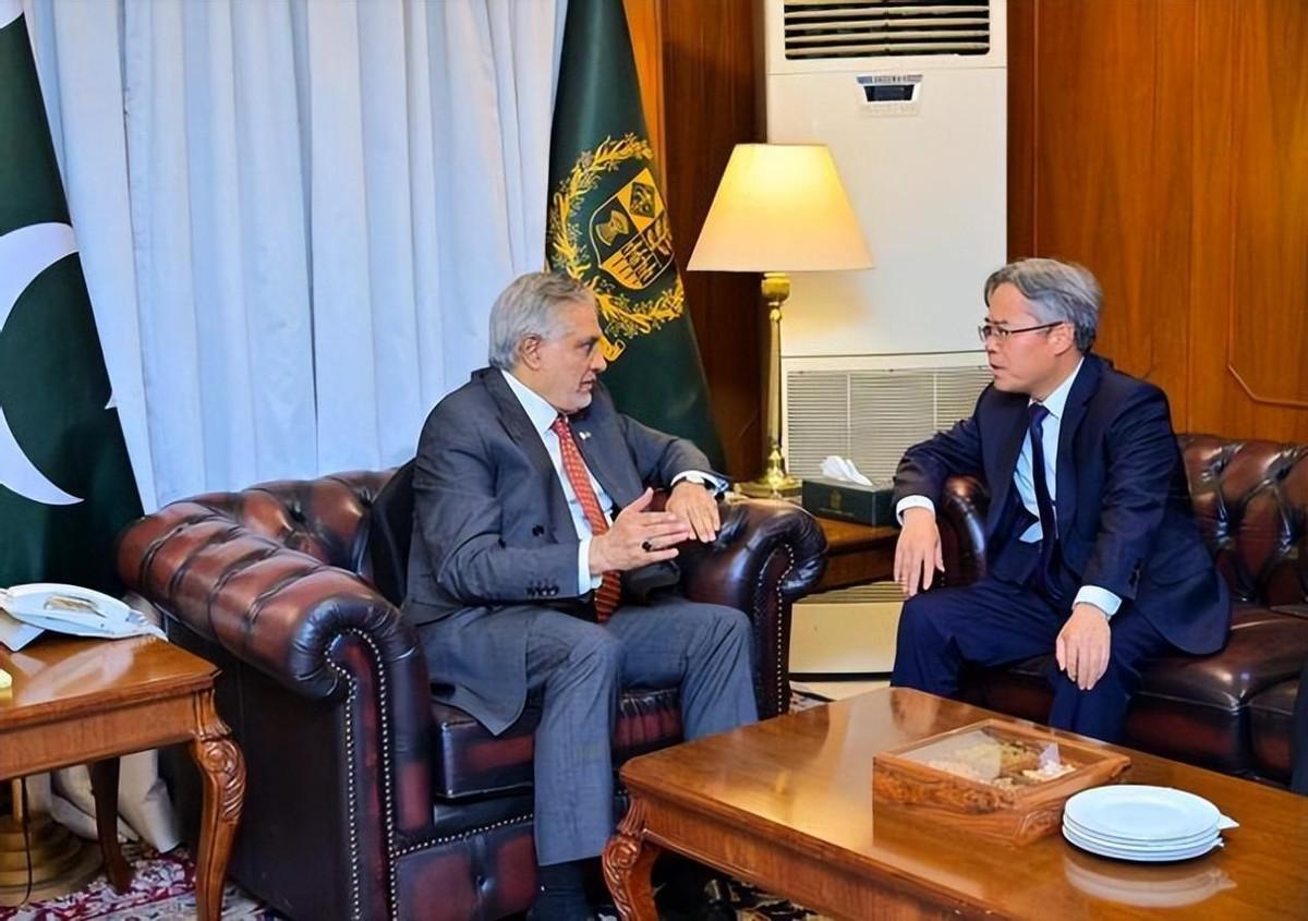 印：老邻居！听说最近你家门口挺热闹？我的“朱砂行动”导弹都快蹭到你脑门了，吓尿没