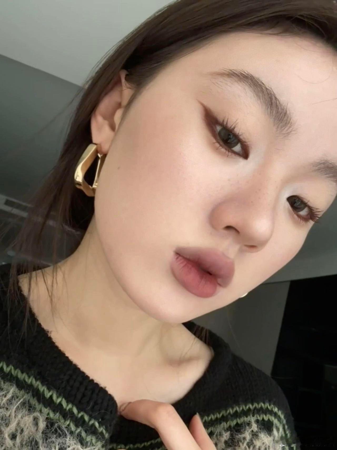珠玉不会唱但猪欲很强 救命！珠玉唱歌和猪欲美食反差太大！单依纯要是在舞台上看到蛋