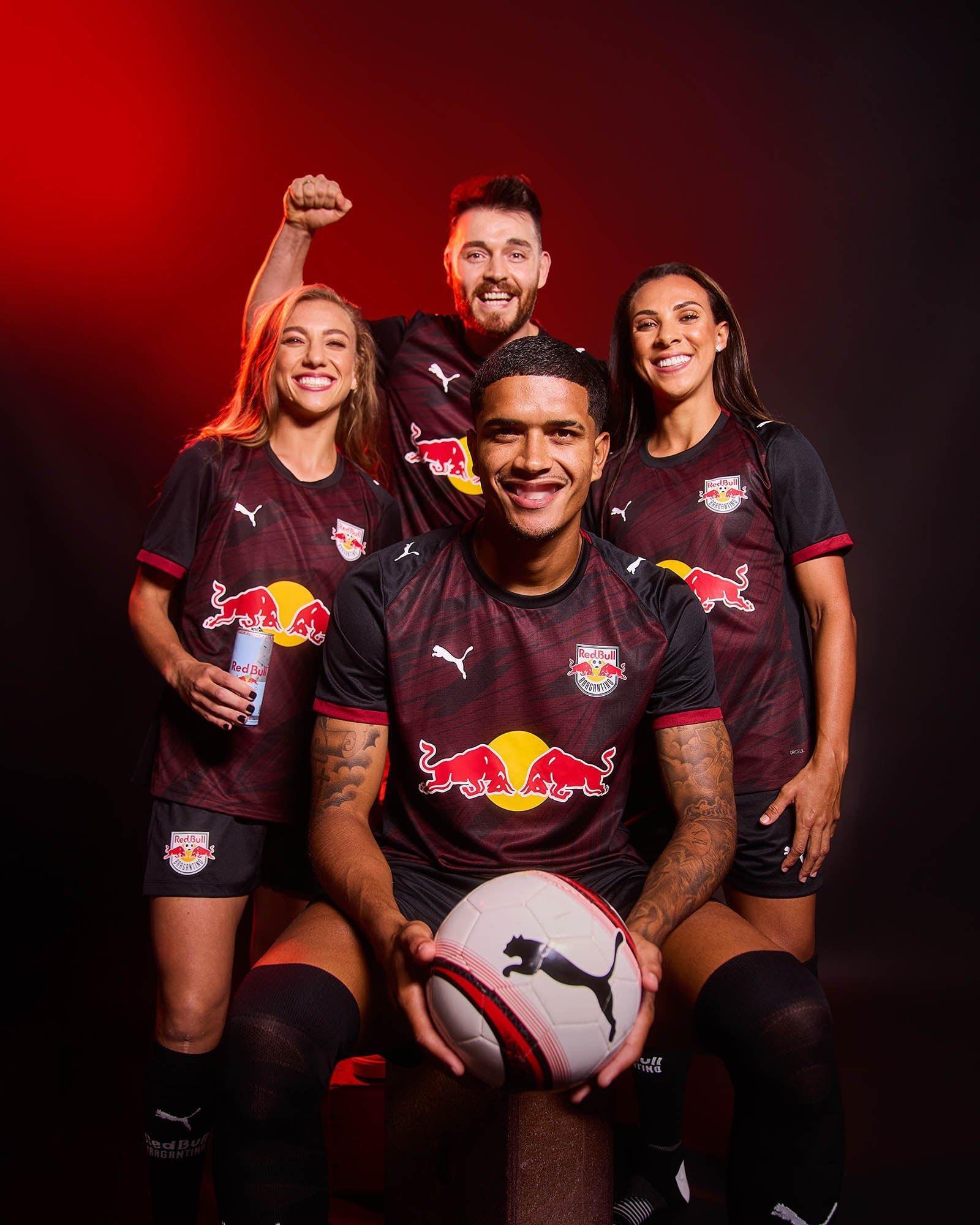 布拉甘蒂诺红牛发布2026客场球衣。贤聊球衣球衣资讯彪马