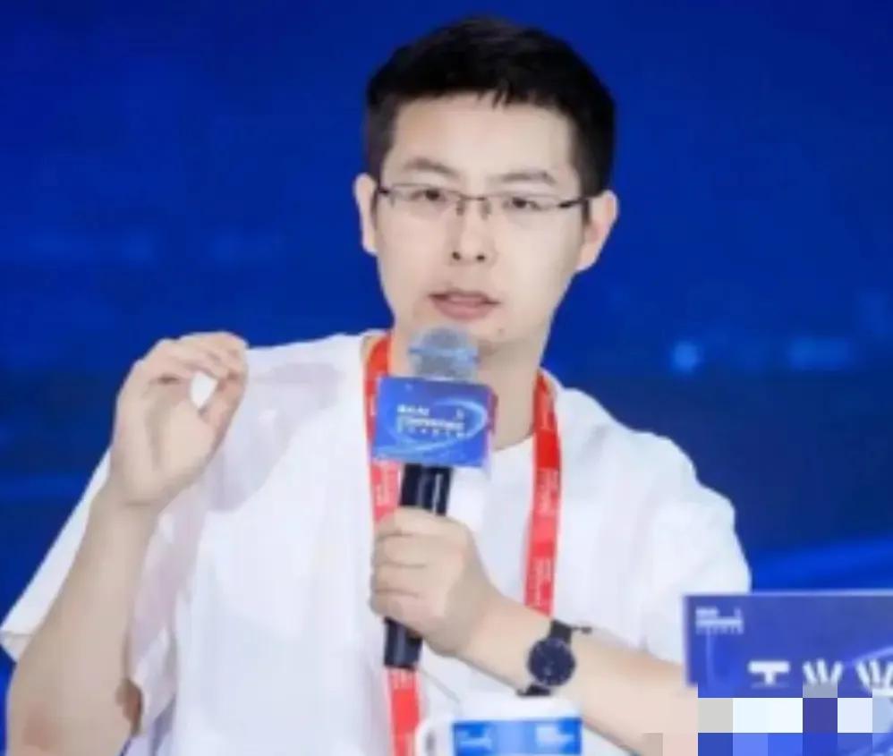 宇树科技创始人王兴兴，发出震撼言论：“预计明后年，一些服务业、工业就可以被AI完
