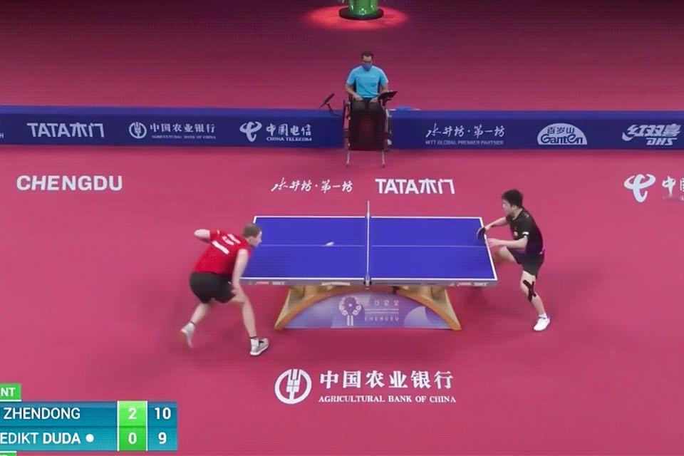 奥运过后，追星无力。看看樊振东这扫堂腿、铁板桥……这速度，这力量感，忍不住要称一