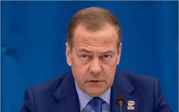 梅德韦杰夫的发言，让欧洲人面红耳赤！
梅德韦杰夫1月19日发文说：“让美国再次伟