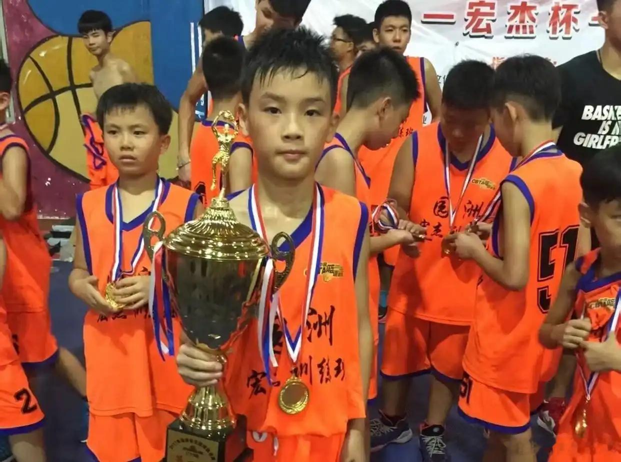 19岁篮球小将李均铸或登陆CBACBA官网公布2026-2027赛季国内球员注册