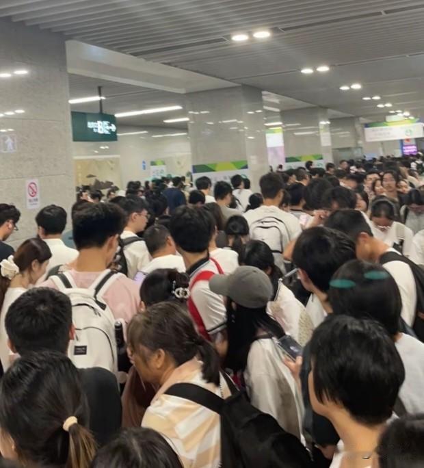 东莞人为何宁愿去广州或惠州坐高铁，也不愿意去东莞南站坐高铁？

原因也很简单，东