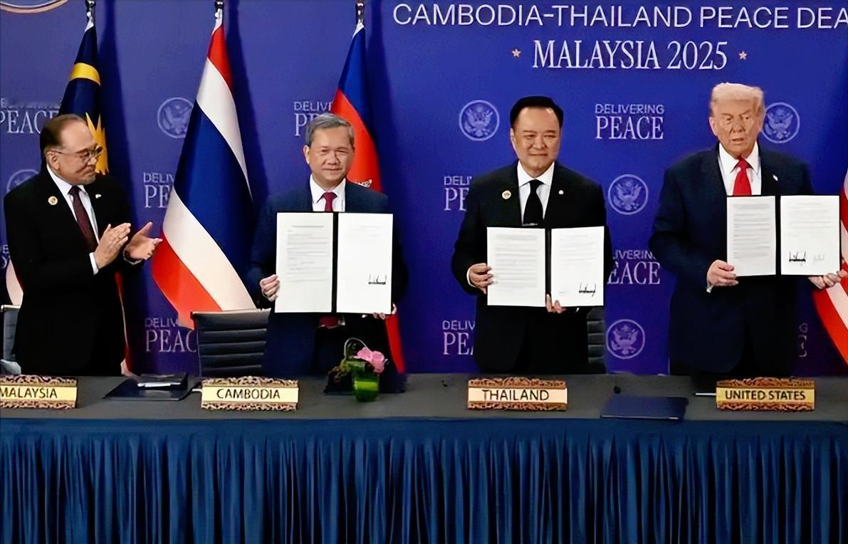 特朗普又被打脸了，眼看泰国和柬埔寨边境好不容易停火没俩月，结果又打起来了，特朗普