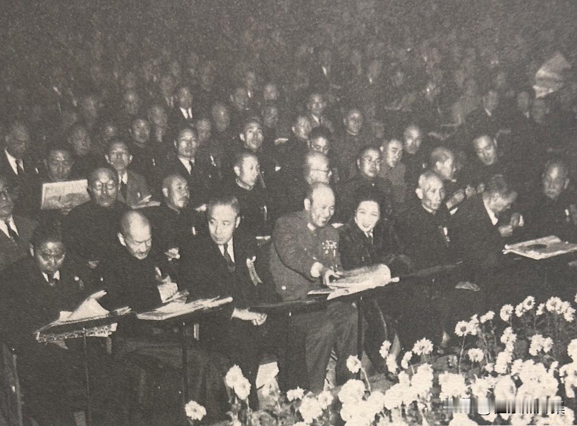 1946年11月5日，南京，白崇禧与宋美龄等出席国民大会，出席代表共一千三百五十