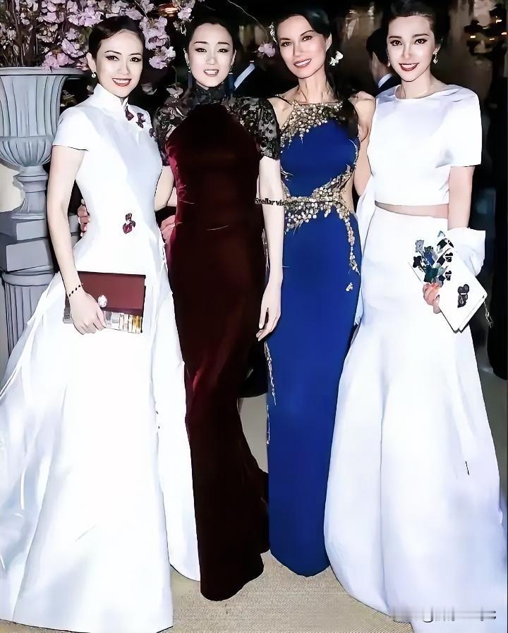 她们四位都是重量级女神，左起章子怡，巩俐，邓文迪，李冰冰。章子怡和巩俐，李冰冰都