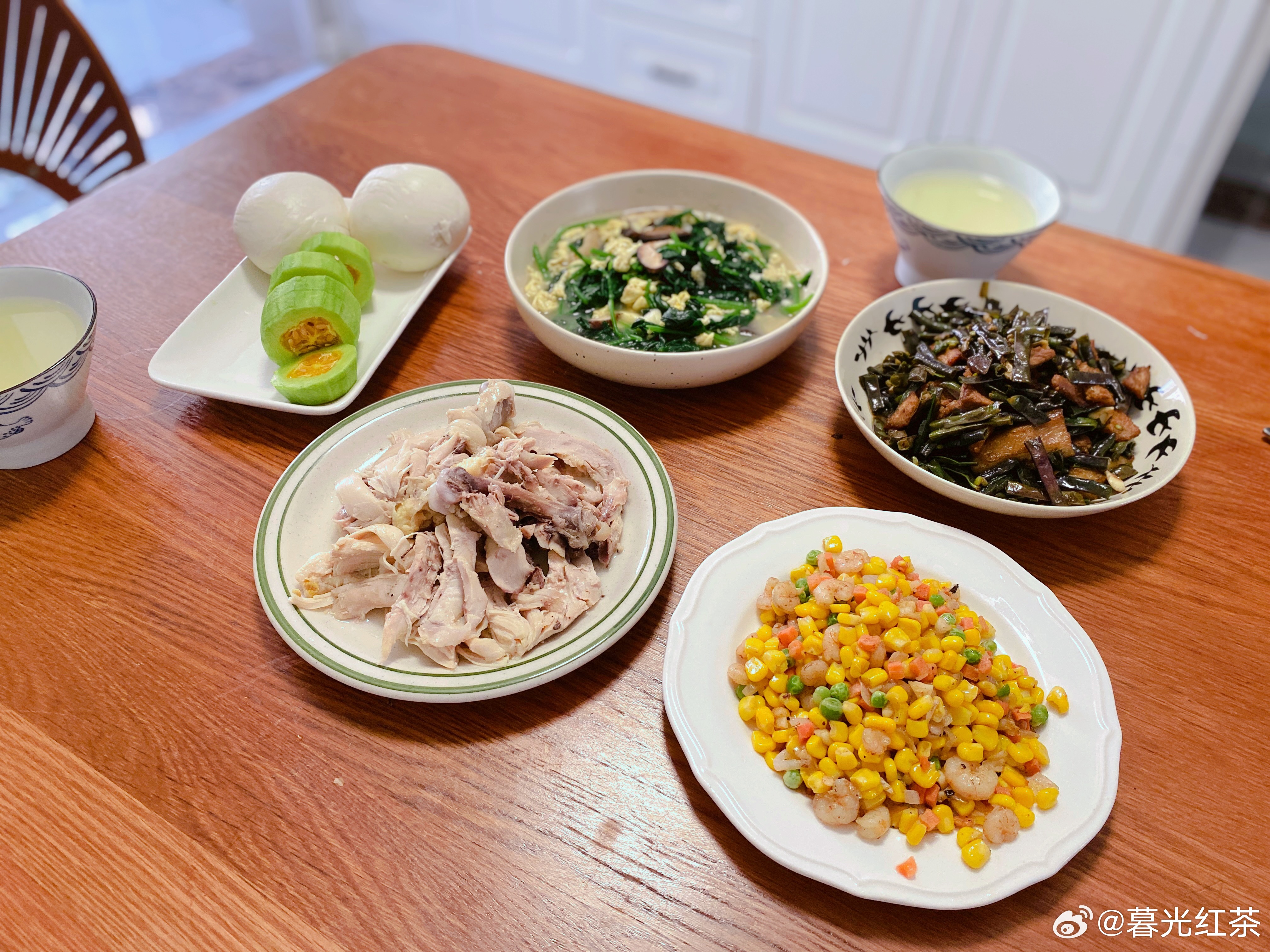 高三生的家常便饭菠菜炖蛋、盐水鸡腿、五彩虾仁、炖红豆角简简单单又一餐今日午餐好好