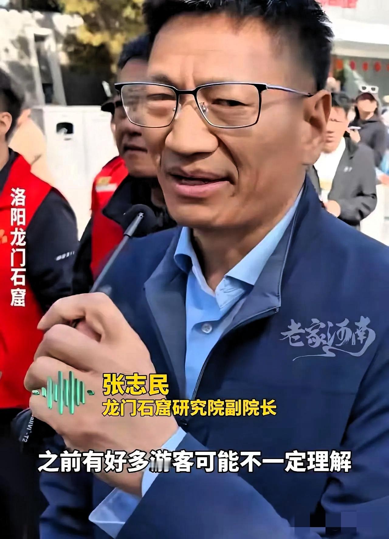 “这次特权搞的好！”严禁车辆进入的龙门石窟，竟然破例让几辆车开了进去！前面走路的