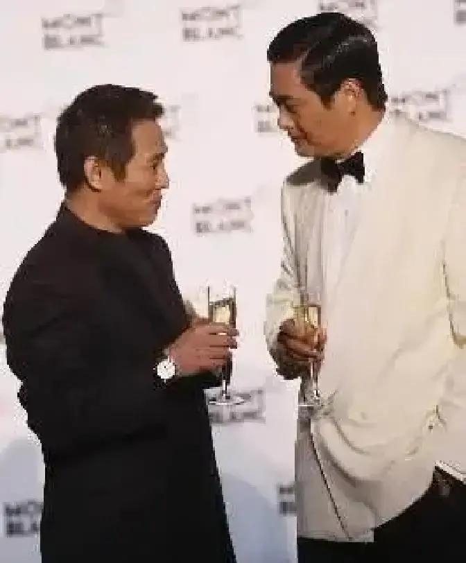 3.8亿票房垫底，海外却狂揽16亿
 
周润发这部片在内地被嘲扑街，转头就把版权