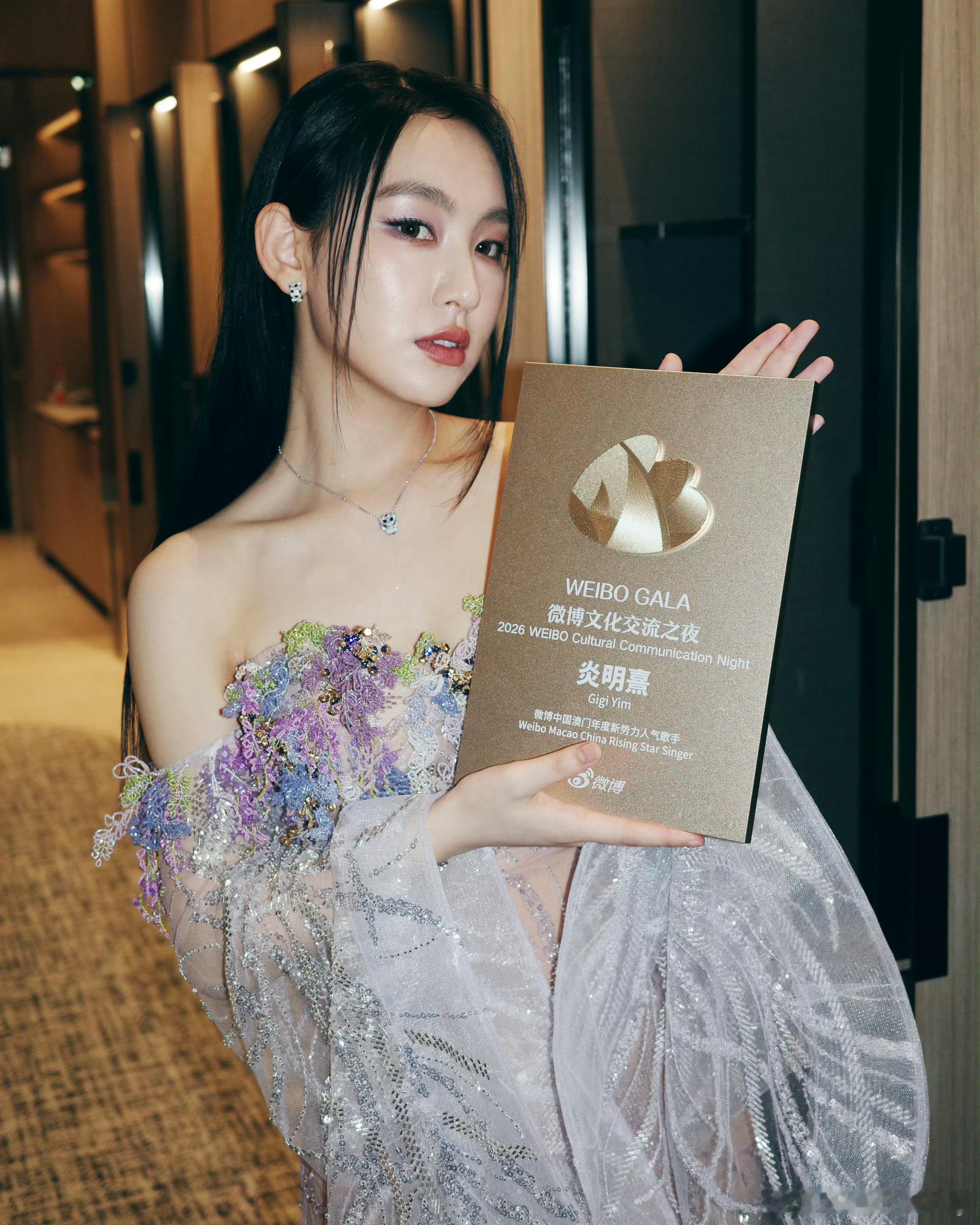 舞台稳到无可挑剔，但性格低调不爱表现，镜头曝光度一直落后同组姐姐徐洁儿到底有什么