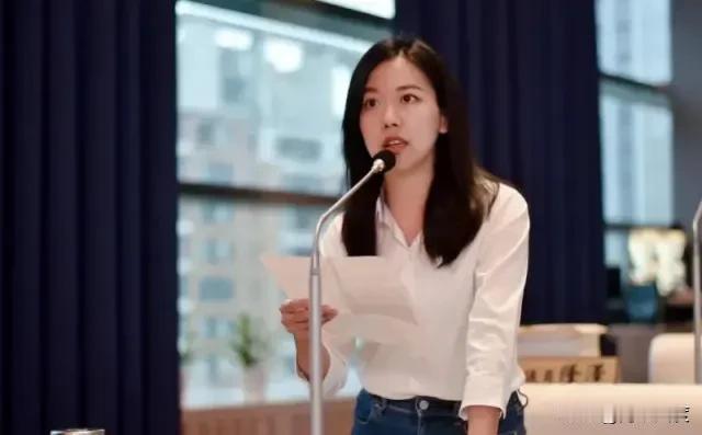 时代力量六都唯一女议员退党，时代力量变成时代泡沬，正式谢幕！台中市时代力量的美女