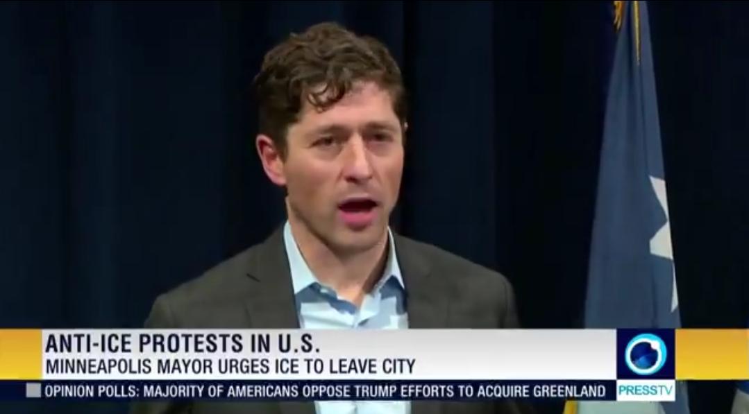 新闻快讯——“民众呼吁警方对抗移民海关执法局（ICE）人员”
美国明尼阿波利斯市