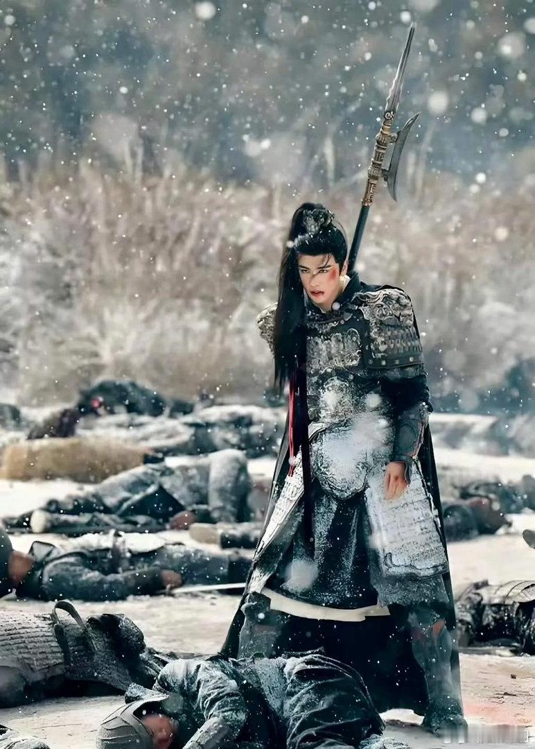 张凌赫、何润东将军造型，好英姿飒爽～ 