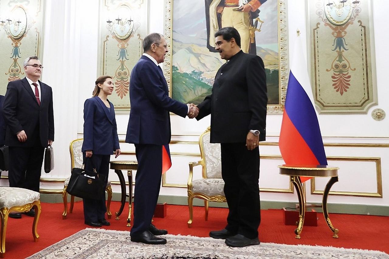 包围圈正在缩小
委内瑞拉有点难受了
美国到底会不会打
我觉得应该会了
十多年了还