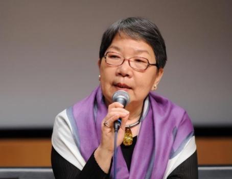 2014年，著名诗人席慕蓉公然对《愚公移山》进行了批评，认为它在教导我们破坏环境