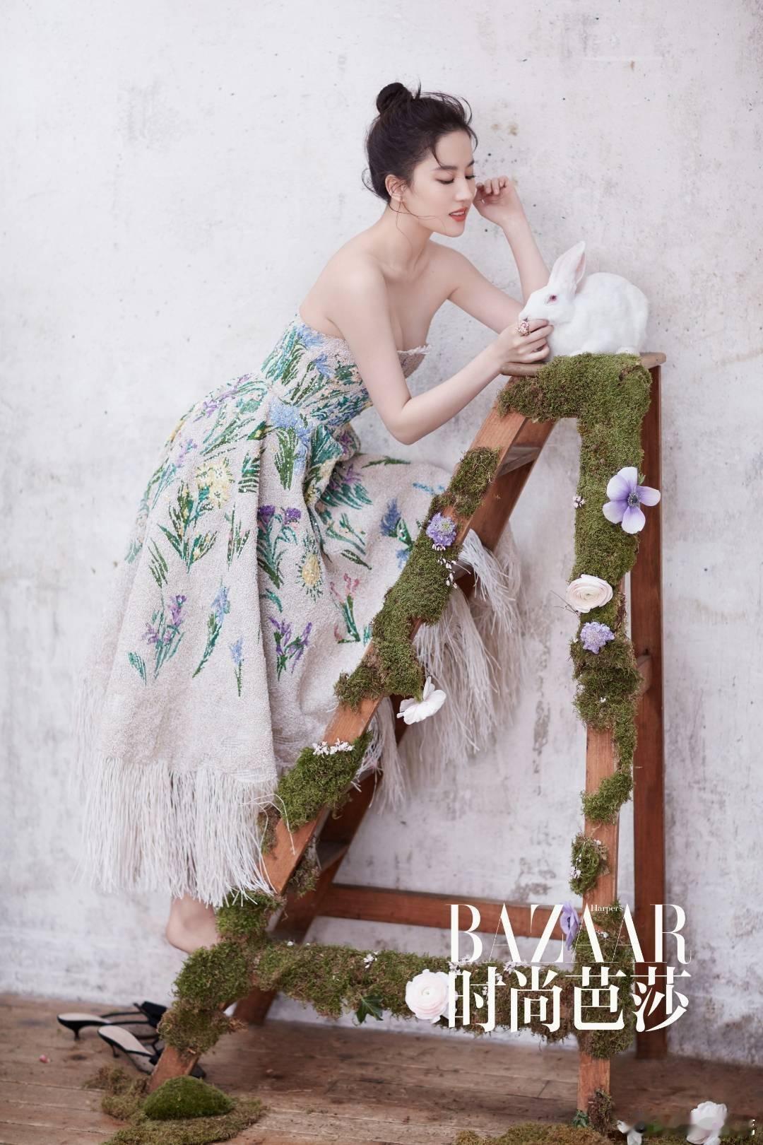 刘亦菲坐镇芭莎开年行程来了 