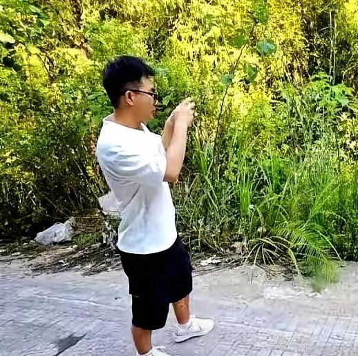 痛心！
彭水00后网格员找到了
可惜已无力回天

今天彭水废墟之下又发现了三位人
