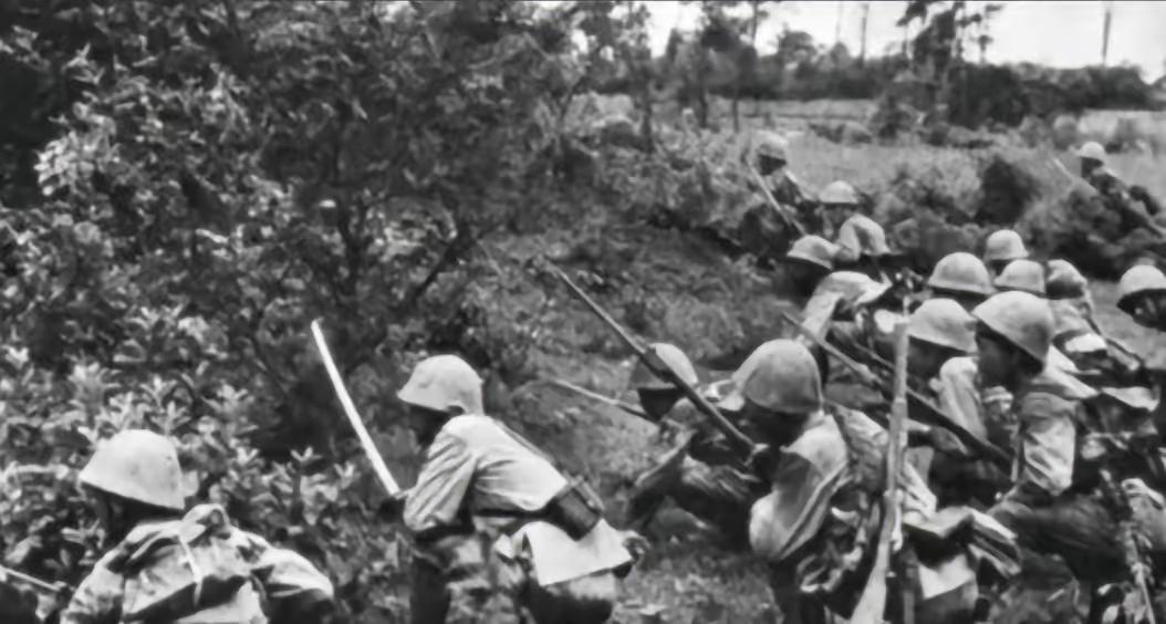 1940年，日军2000兵力趁着过新年，在武家湾包围了2团，团长却下令不准开枪，