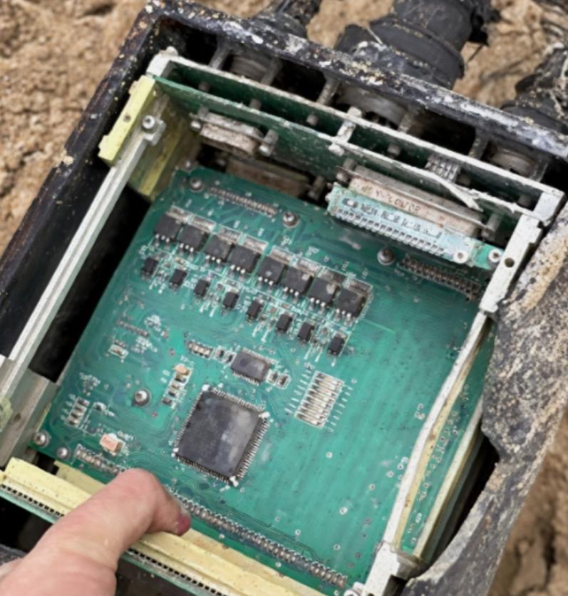 一枚被击落的伊朗弹道导弹的内部PCB照片

看到这张伊朗弹道导弹的电路板照片，有