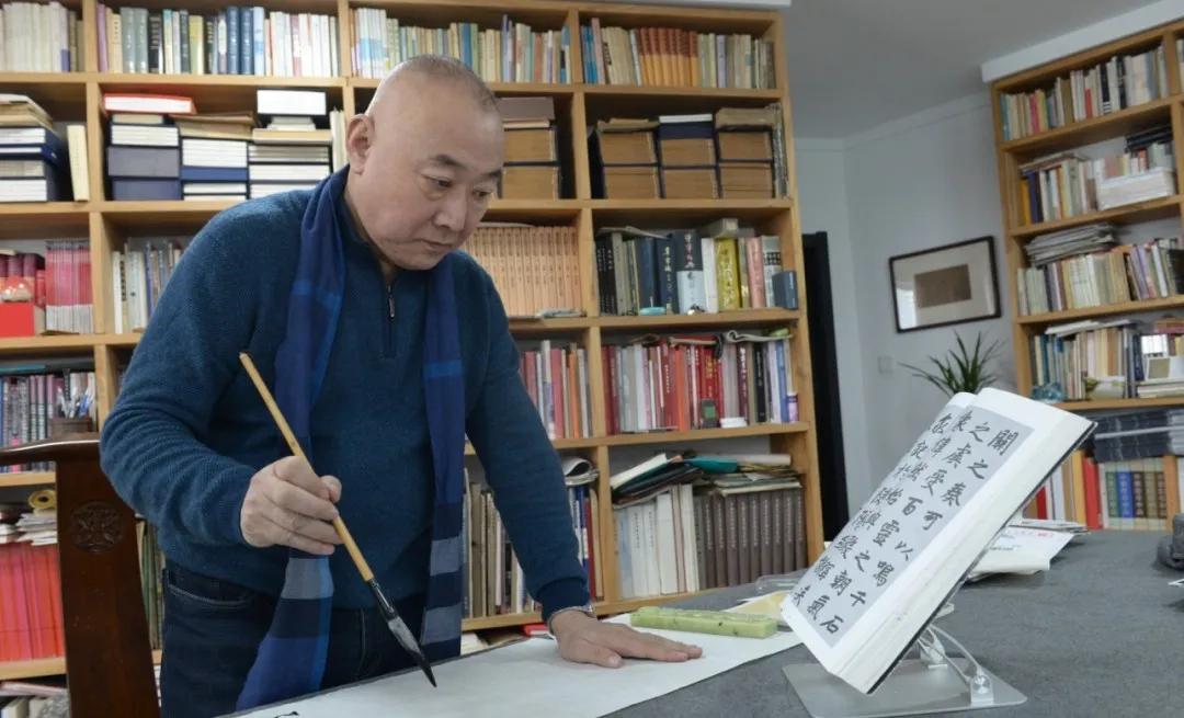 胡崇炜落选中书协副主席，辽宁网友感觉天都塌了！随着第九届中国书法家协会代表大会落