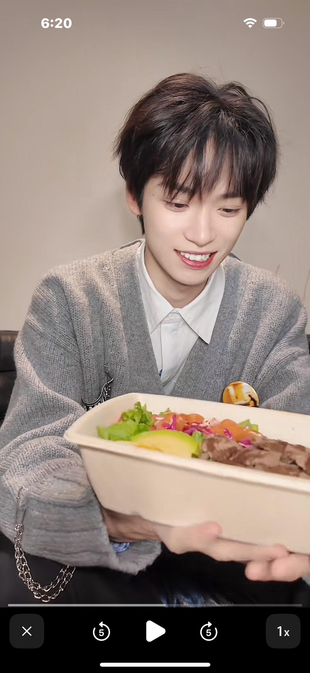 宝梓头发有点稀 